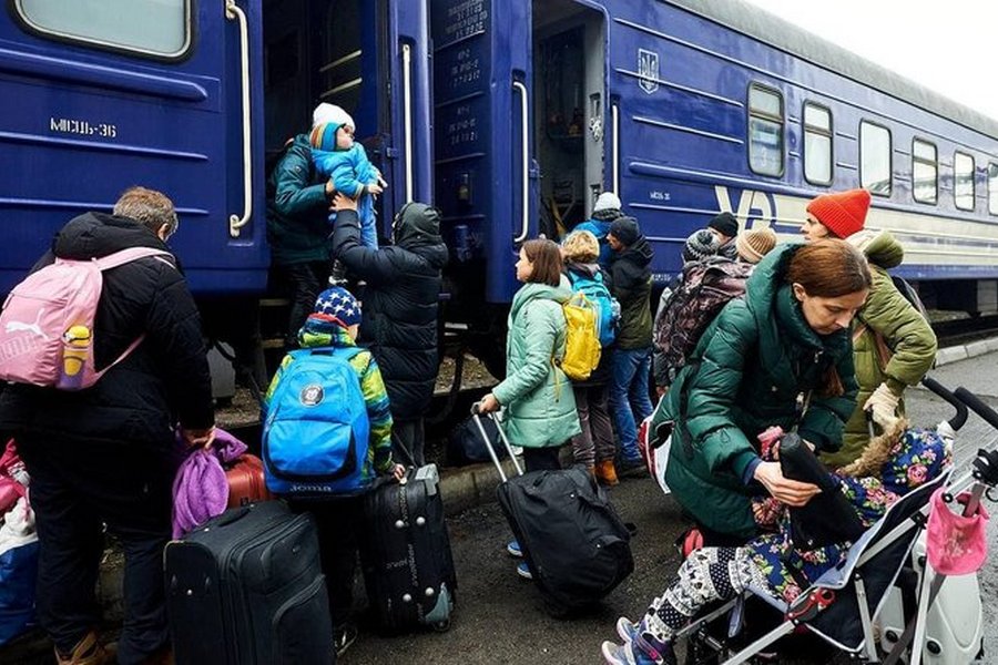 Шмигаль анонсує евакуацію українців із деяких регіонів: яких саме