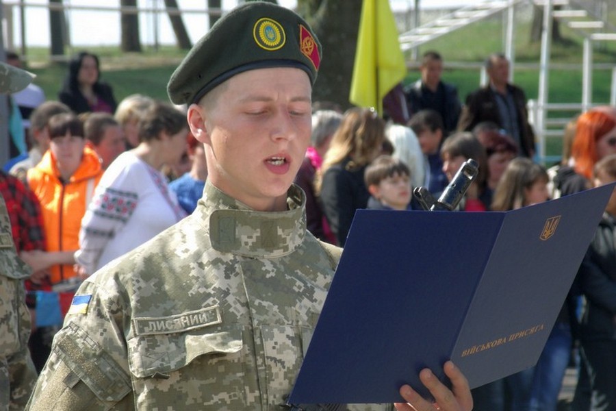 В Україні триває мобілізація - які строки військової служби контрактників та строковиків