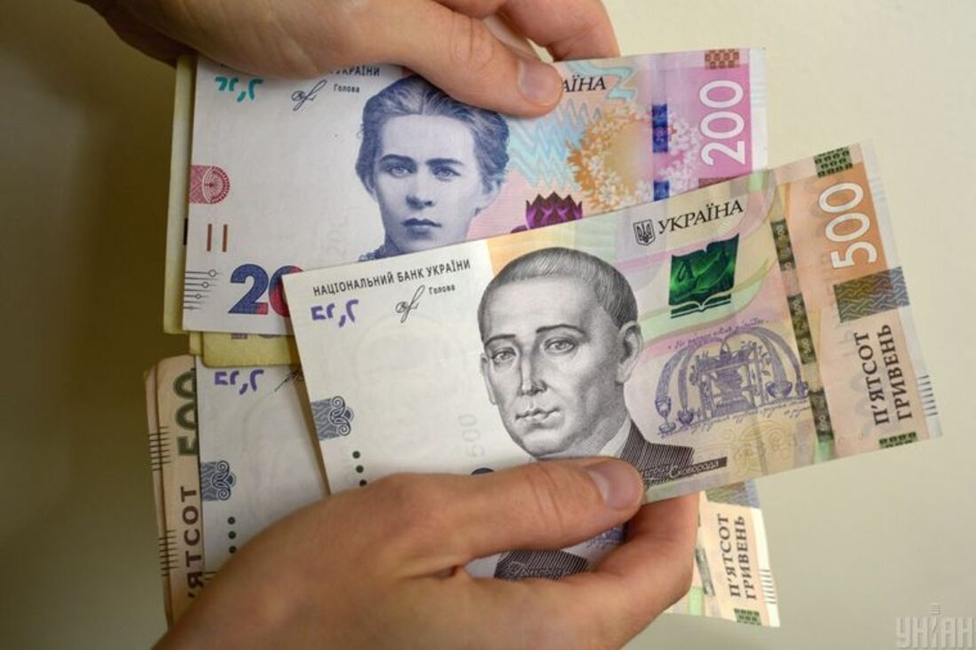 Через "Укрпошту" українцям виплачують 1200 гривень - хто отримає кошти