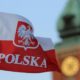 кому с украинцев в Польше придется вернуть соцвыплаты