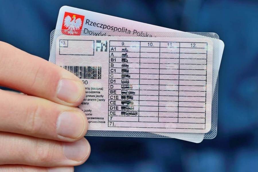 Українським водіям у Польщі потрібні нові документи – за що загрожуватиме штраф
