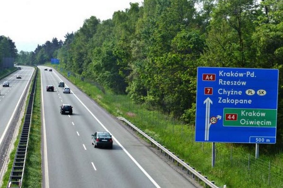 У Польщі для українських водіїв почали діяти нові правила – про що треба знати