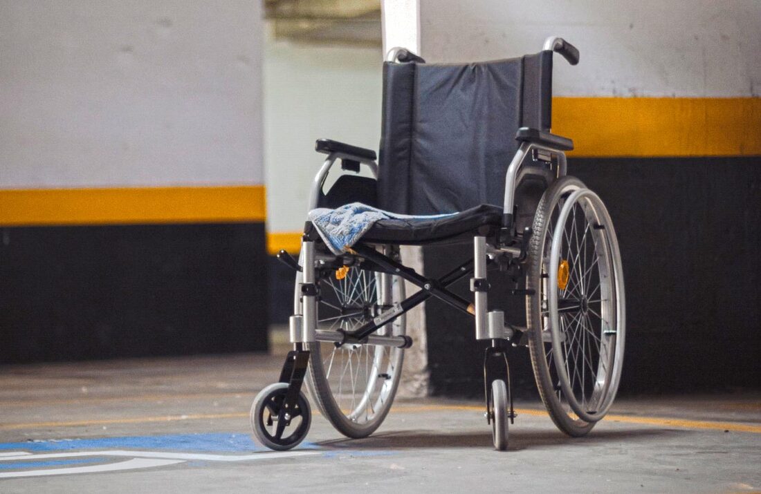 За яких умов чоловіки, що супроводжують людей з інвалідністю можуть виїхати за кордон - пояснює ДПСУ
