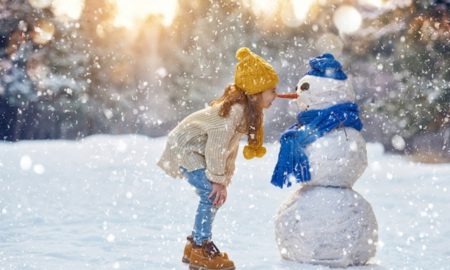 Украинцам выдадут теплые вещи для детей на зиму - кто может получить