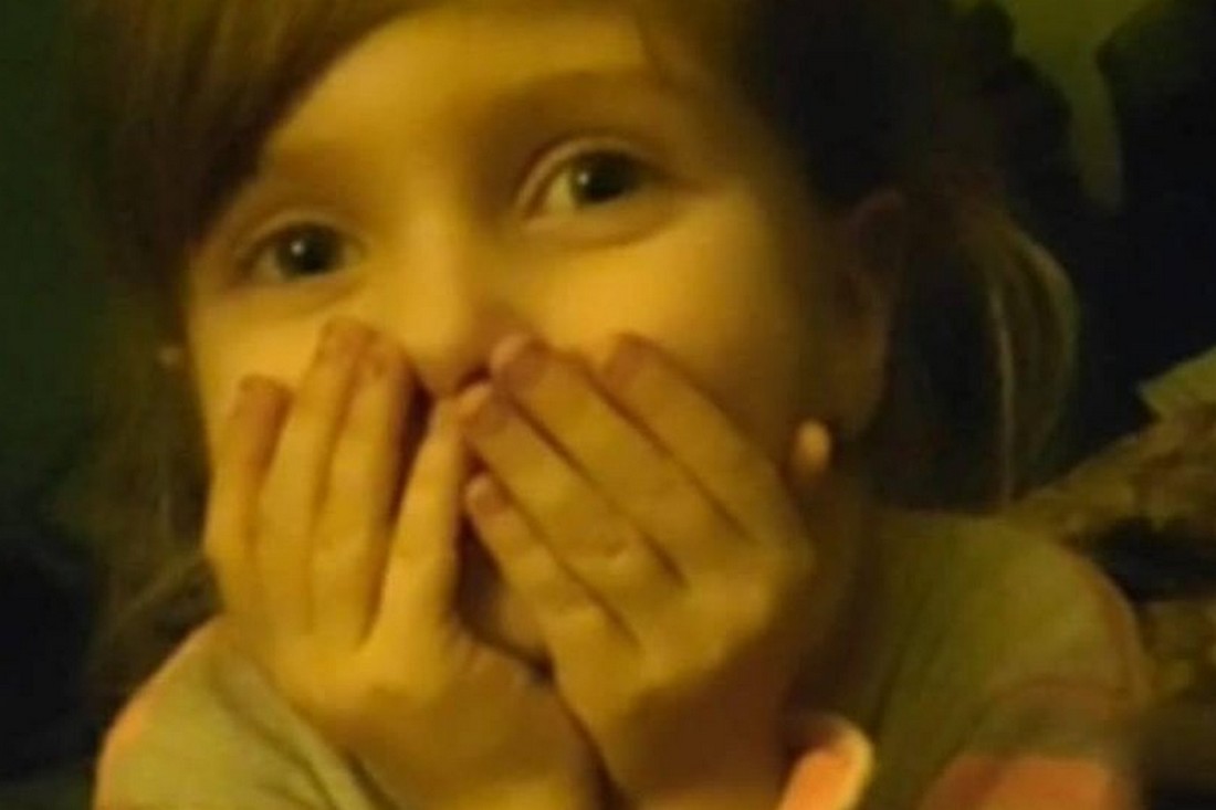 П’ятирічній Алісі, яка сама виїхала з Азовсталі, вперше подзвонила мама