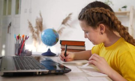 Навчатися онлайн без світла допоможуть е-додатки – Шкарлет