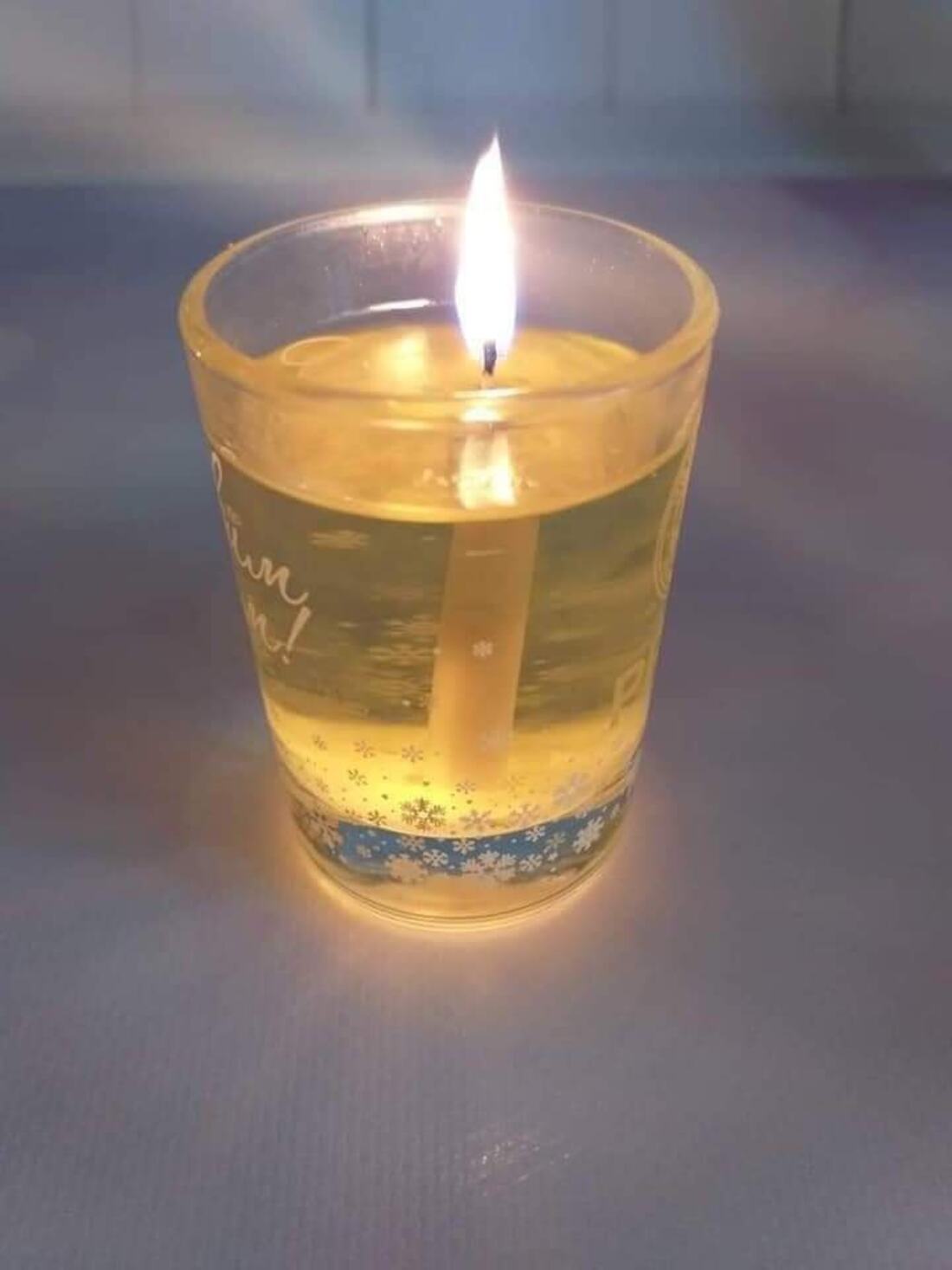 Як власноруч зробити свічку тривалого горіння на випадок відключення світла