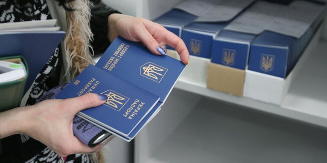Українцям дозволили використовувати прострочені документи
