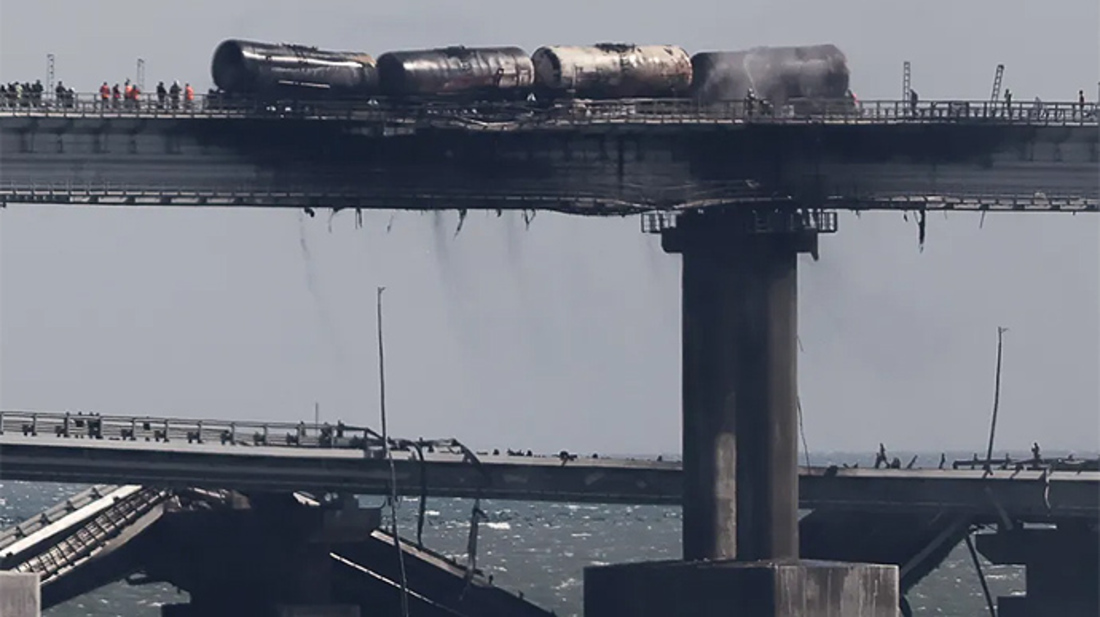 Підрив Кримського мосту - розслідувачі кажуть, що вантажівка не була епіцентром вибуху