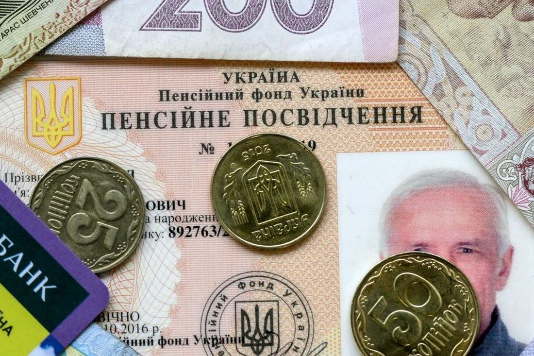 Хто може отримати доплати до пенсії в Україні і яку суму мають платити