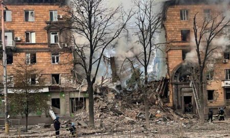 Центр Запоріжжя в руїнах, горять будинки, під завалами люди – росія завдала масштабного ракетного удару