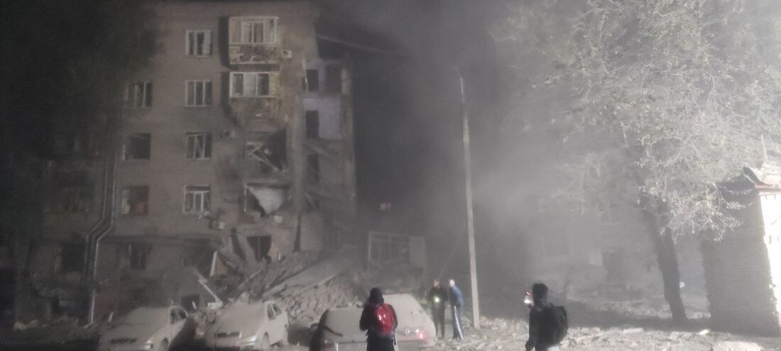 10 жовтня росія знову вдарила по Запоріжжю - зруйновано цілий під'їзд житлового будинку (фото, відео)