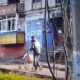 «У мене немає дому»: в зруйнованому Маріуполі лунала українська пісня – відео до сліз