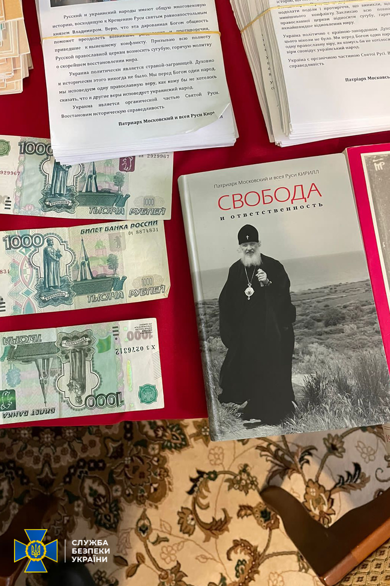 Проросійська література, паспорти СРСР і мільйони готівки - деталі обшуків у Києво-Печерській лаврі