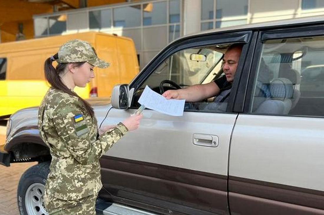 В Україні оновили список для виїзду за кордон: хто з чоловіків може отримати дозвіл