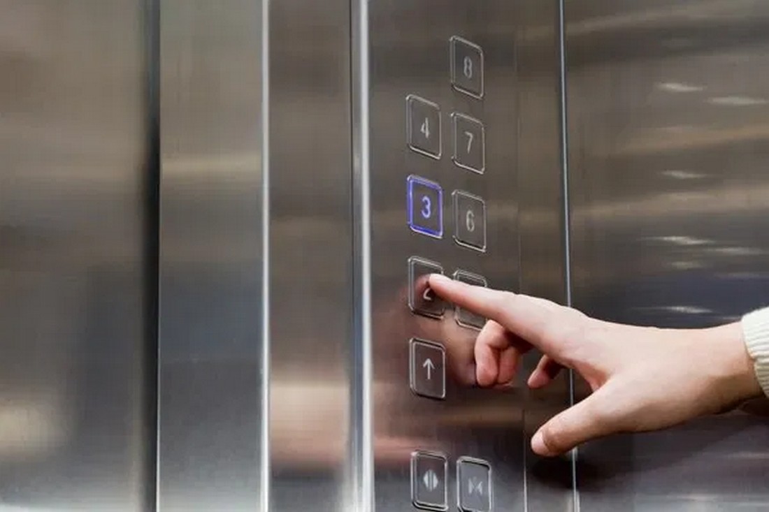 Поради для тих, хто застряг у ліфті під час відключення світла