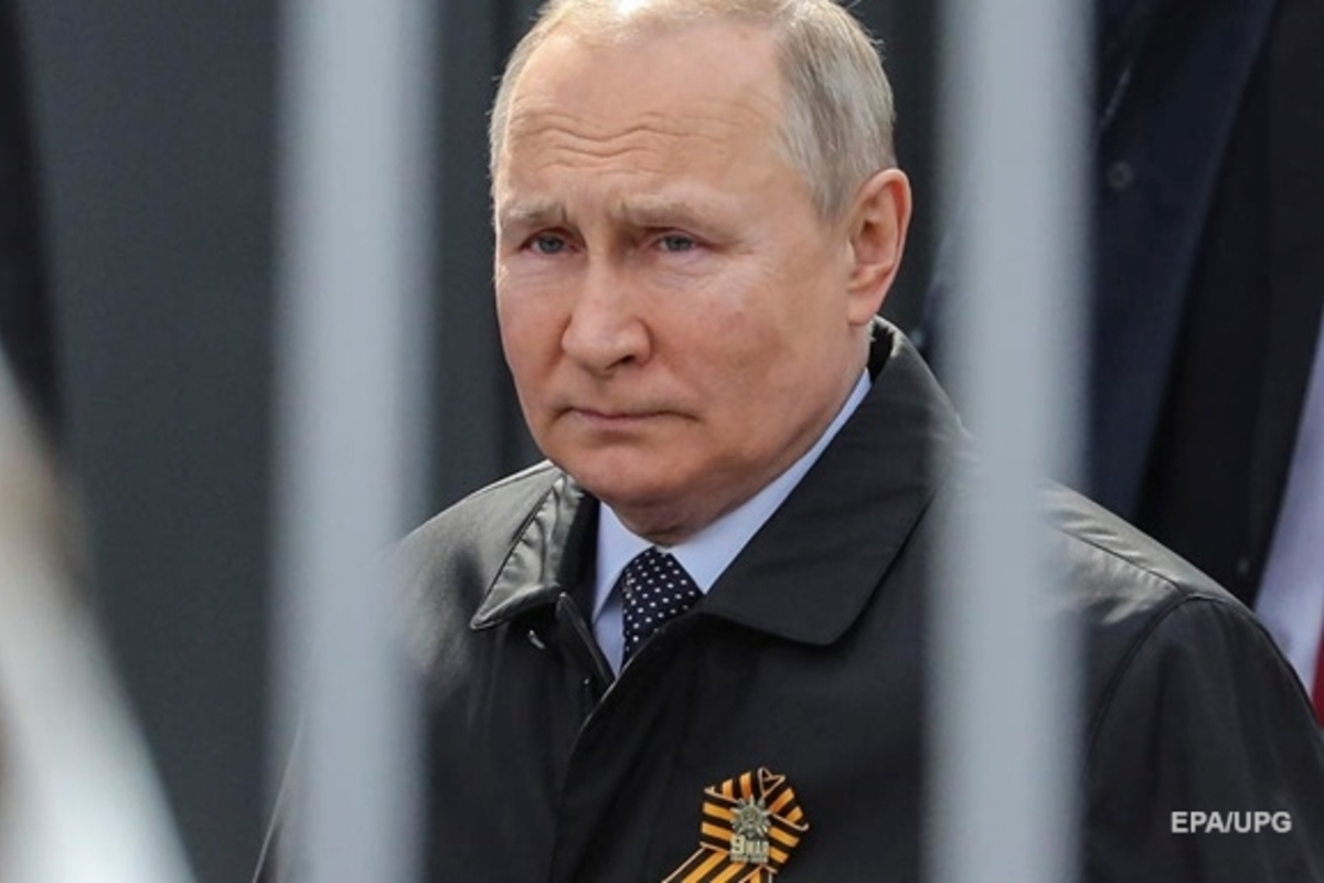 Путін ізольований: про війну в Україні йому доповідають тільки те, що ...
