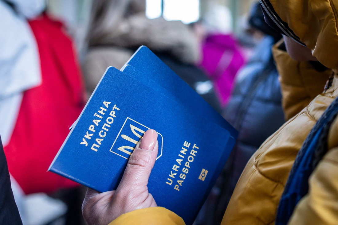 Як українським біженцям повернутися до країни тимчасового захисту – що треба знати