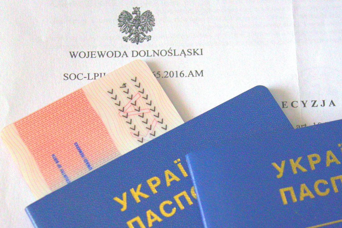 Що таке картка побиту і як її отримати українцям в Польщі – відповіді на питання