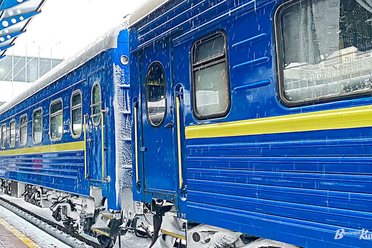 Через ракетну атаку в Україні затримуються 17 поїздів: список