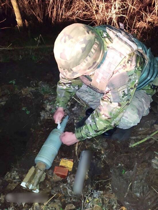 На Київщині чоловік знайшов і приніс додому особливо небезпечний снаряд: реакція поліції