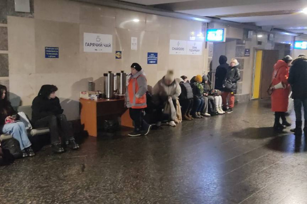 ОНОВЛЕНО. Через ракетну атаку в Україні затримуються поїзди: список