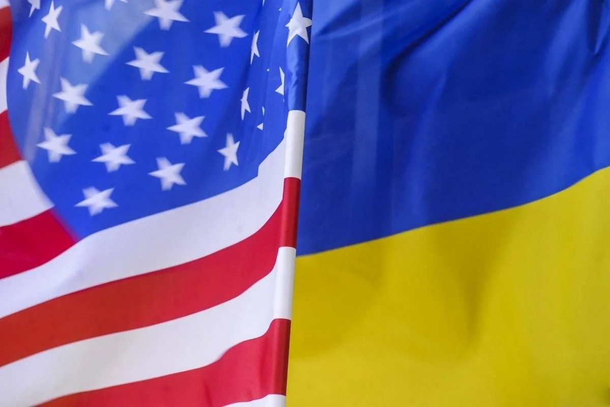 Допомога від США українським родинам – хто і як може отримати 1000 доларів