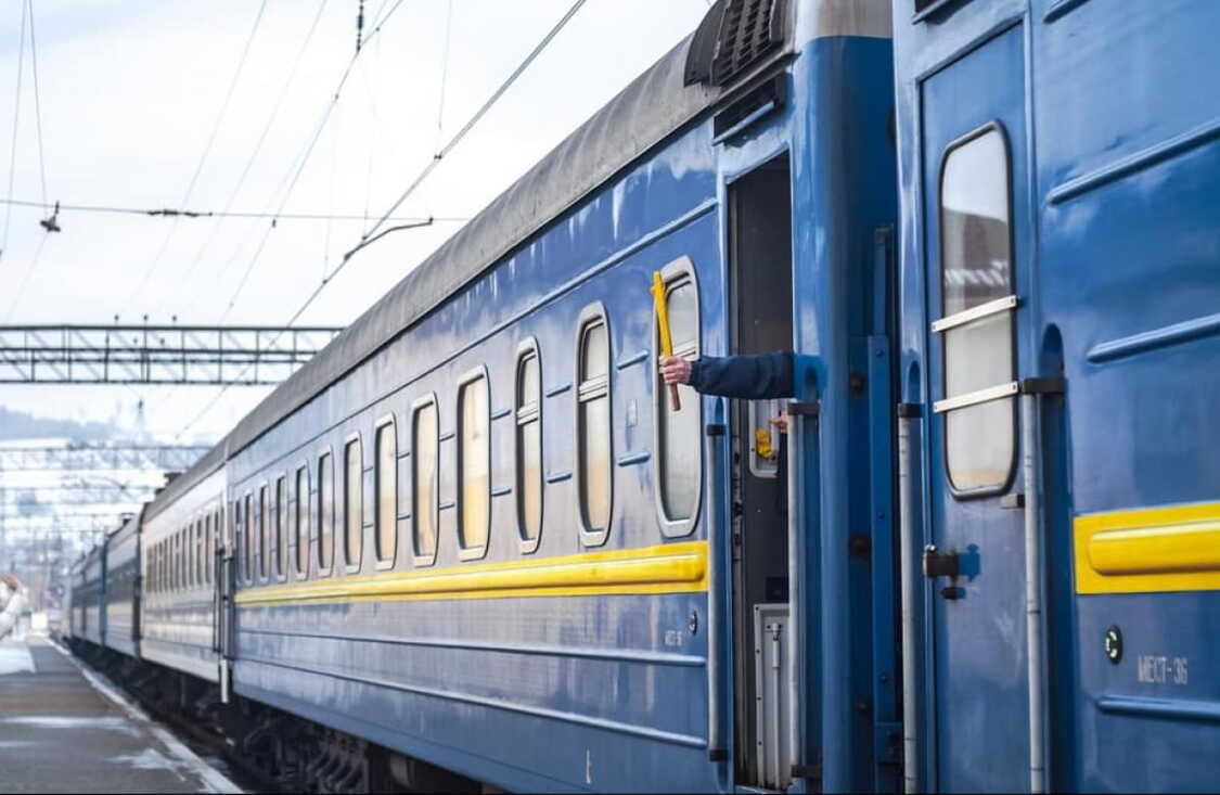 Скільки потягів затримуються через ворожу ракетну атаку – Укрзалізниця