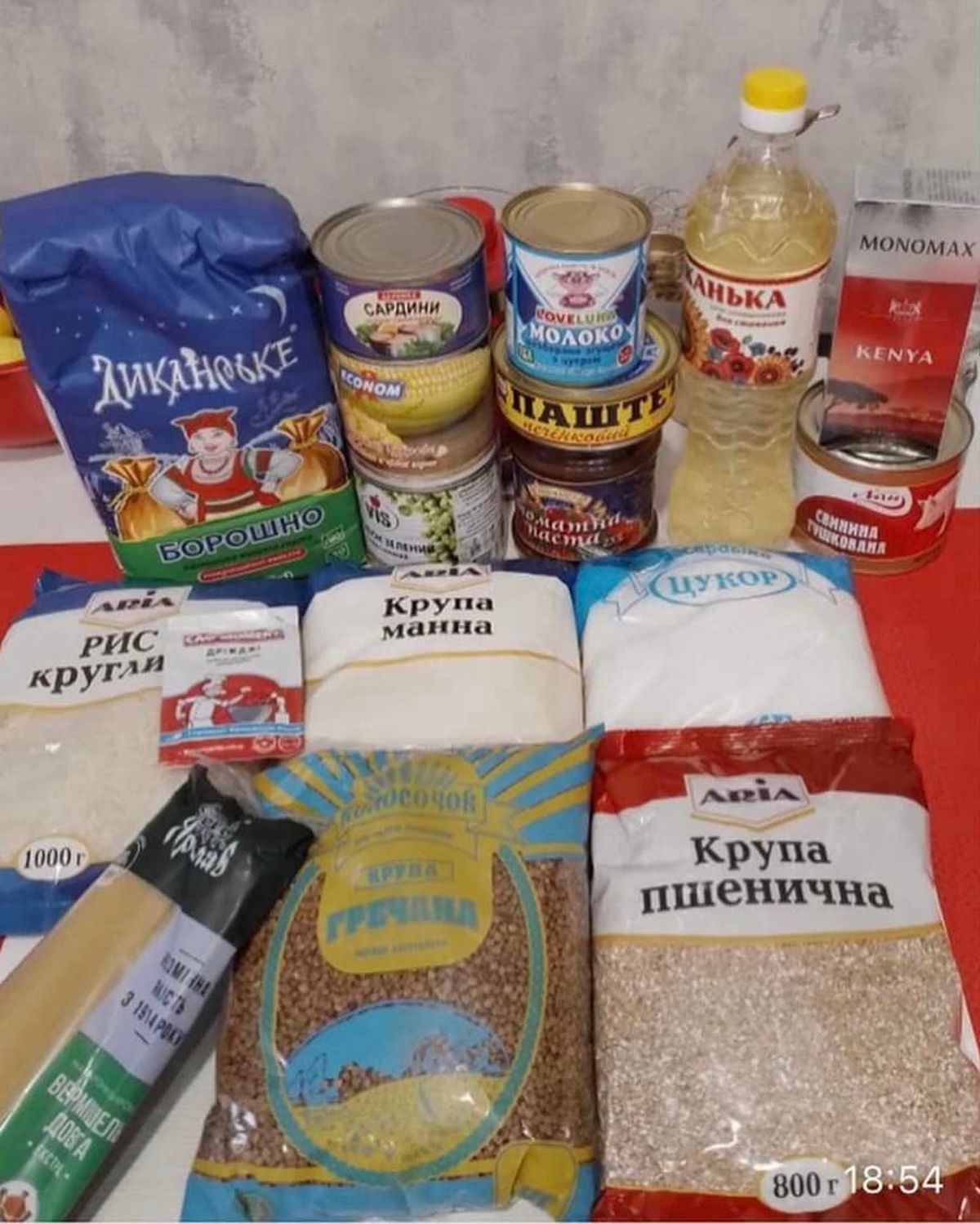 «Мы такого не едим»: суддя-переселенець з Донецька влаштував скандал через «не таку гуманітарку»