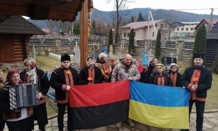 Колядники з кількох громад на Івано-Франківщині зібрали понад 250 000 грн для ЗСУ