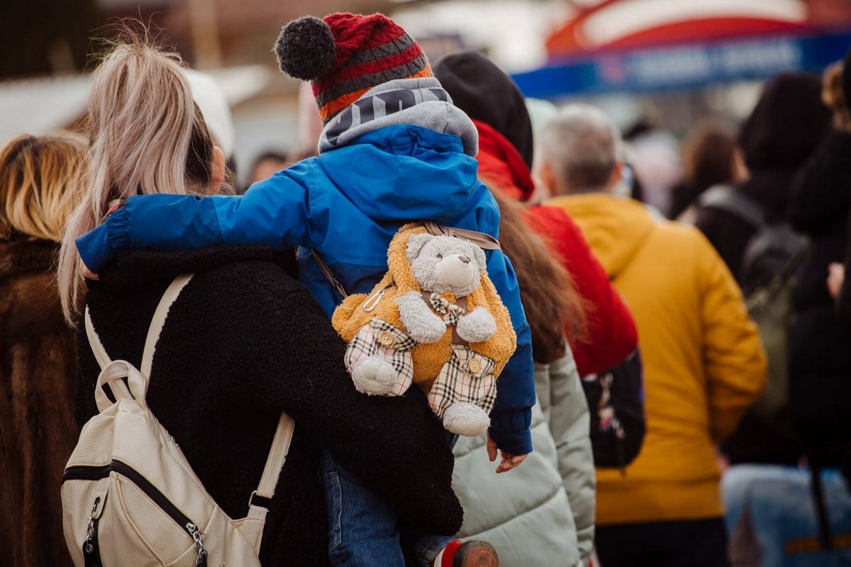 Українські біженці у Польщі зможуть отримати 500 злотих на дітей - як оформити виплати