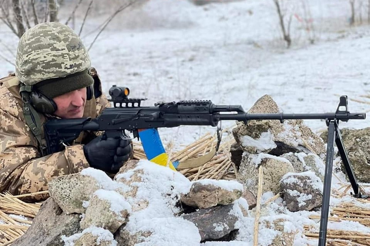Ворог зазнає великих втрат, на базах відпочинку Лазурного розселяє росгвардійців – війна в Україні 13 лютого