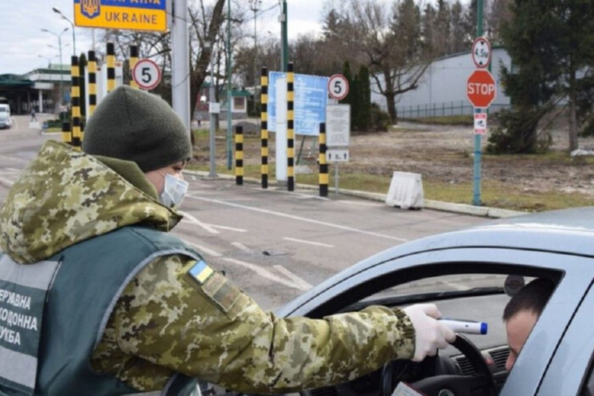В Україні заборонили виїзд чиновників за кордон, але є винятки – перелік