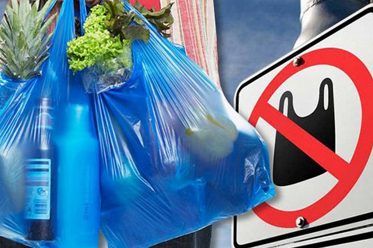 В Україні планують розширити заборону на використання пластикових пакетів – від яких товарів доведеться відмовитись
