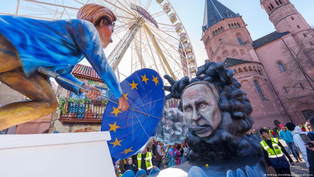 "Всюди нацисти!" - Путін на карнавалі у Німеччині (фото)