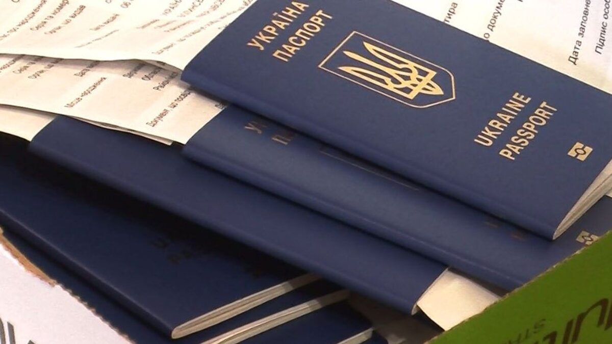 Де зберігаються паспортні документи, які вчасно не встигли забрати - розповіли в Мінреінтеграції