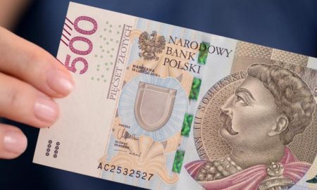 Українці в Польщі можуть отримати ваучери на 500 злотих від Червоного Хреста – на що можна витратити