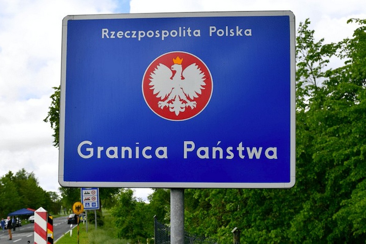 Як українським біженцям правильно повідомити ZUS при виїзді з Польщі