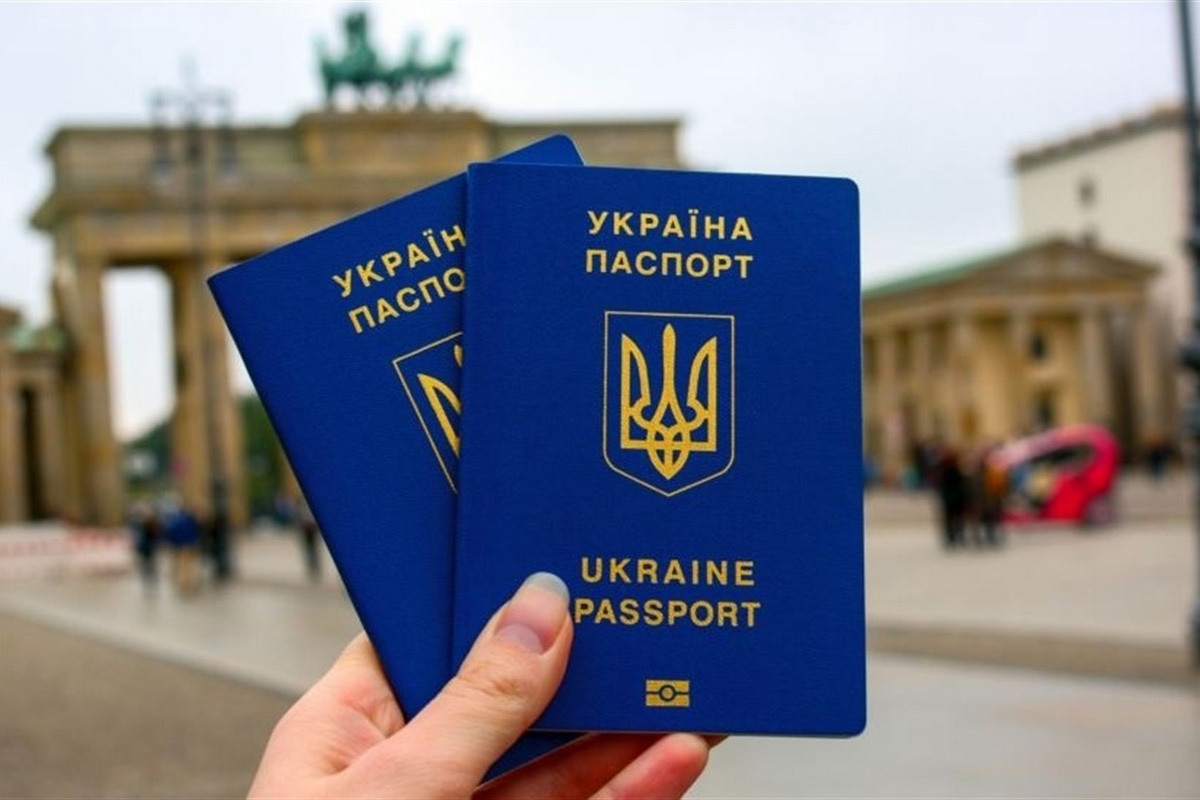 Паспортні документи українці зможуть оформляти ще у двох країнах - МВС