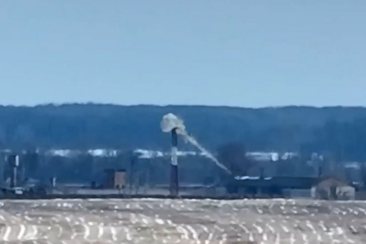 З’явилося відео знищення дроном вежі спостереження у Брянській області 5 березня