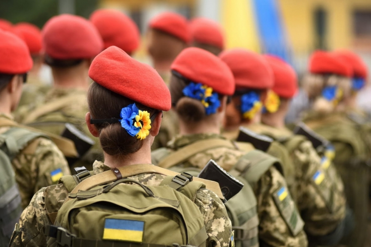 Військові ЗСУ привітали українок зі святом 8 Березня – зворушливе відео