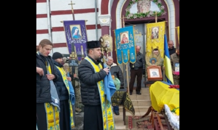 На Буковині священник УПЦ МП не відкрив храм для похорону воїна (відео)