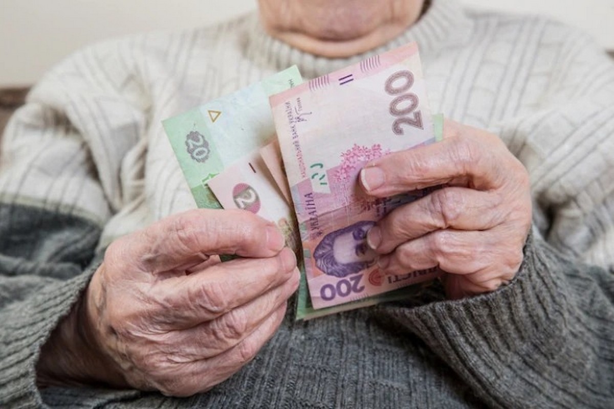 Які види пенсій передбачені для жінок в Україні	
