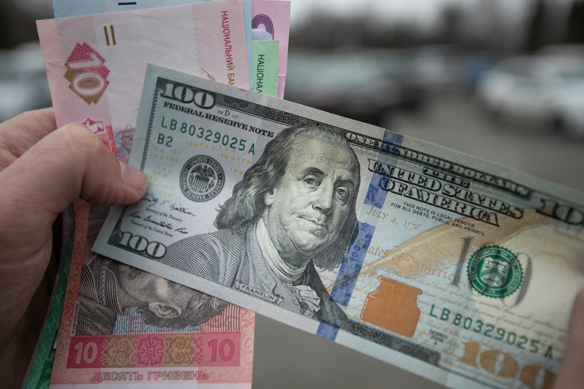 Фіксований курс долара в Україні скасують – це вимога МВФ