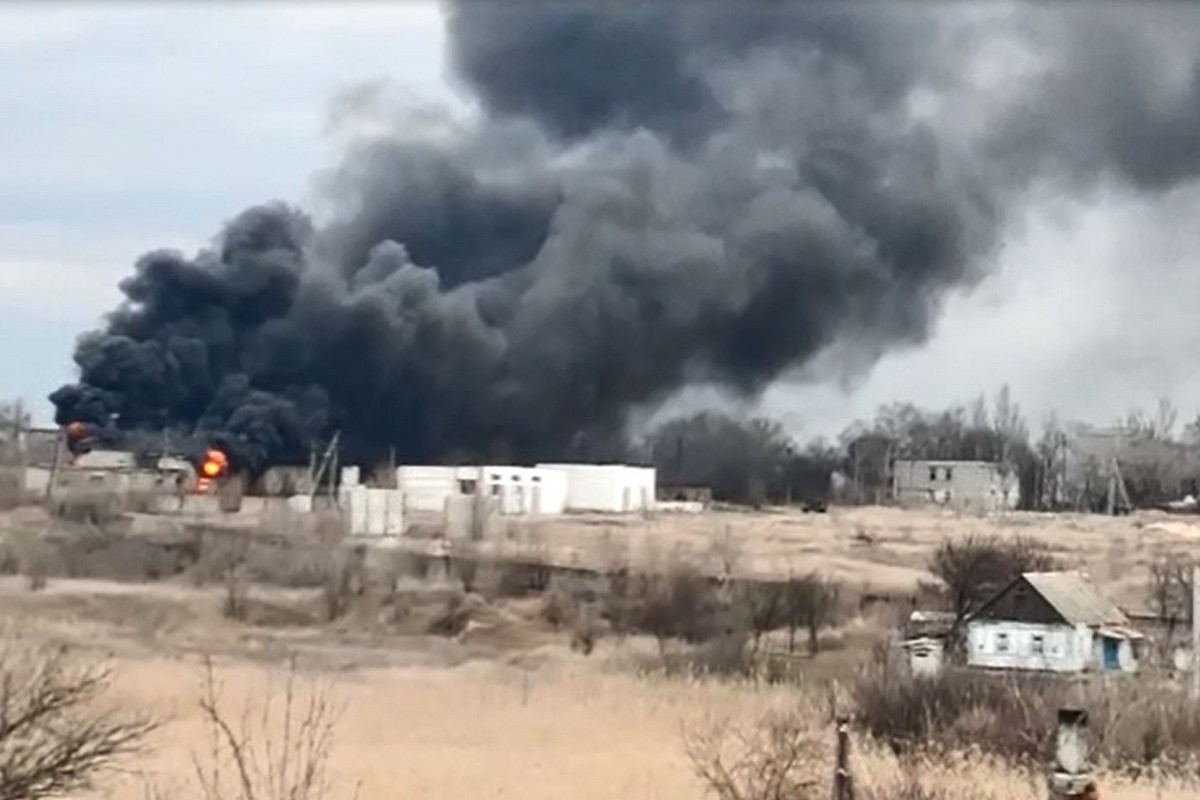 Потужна «бавовна» на Запоріжжі 1 березня: лунали вибухи, виникла пожежа (відео)