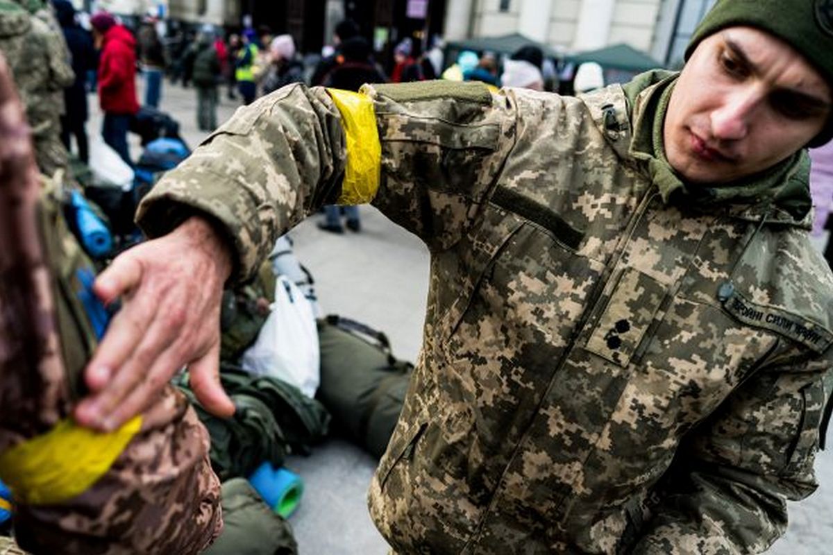 Мобілізація в Україні – чи можуть чоловіків тягнути у військкомат силоміць