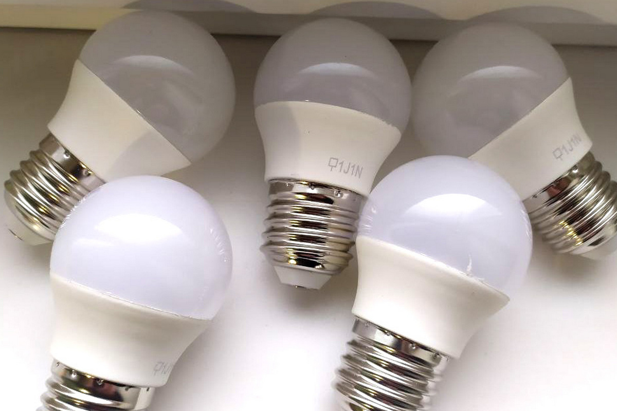 "Укрпошта" скорочує кількість відділень для обміну на LED-лампи: куди звертатися