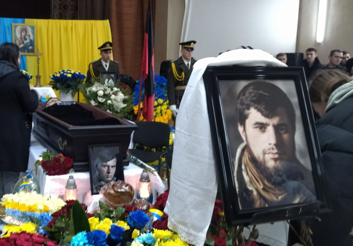 На Франківщині попрощалися з полеглим Героєм України "Да Вінчі" (фото)