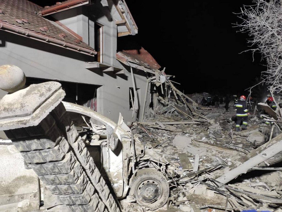 Тяжка ніч: Зеленський показав фото наслідків ракетної атаки 9 березня