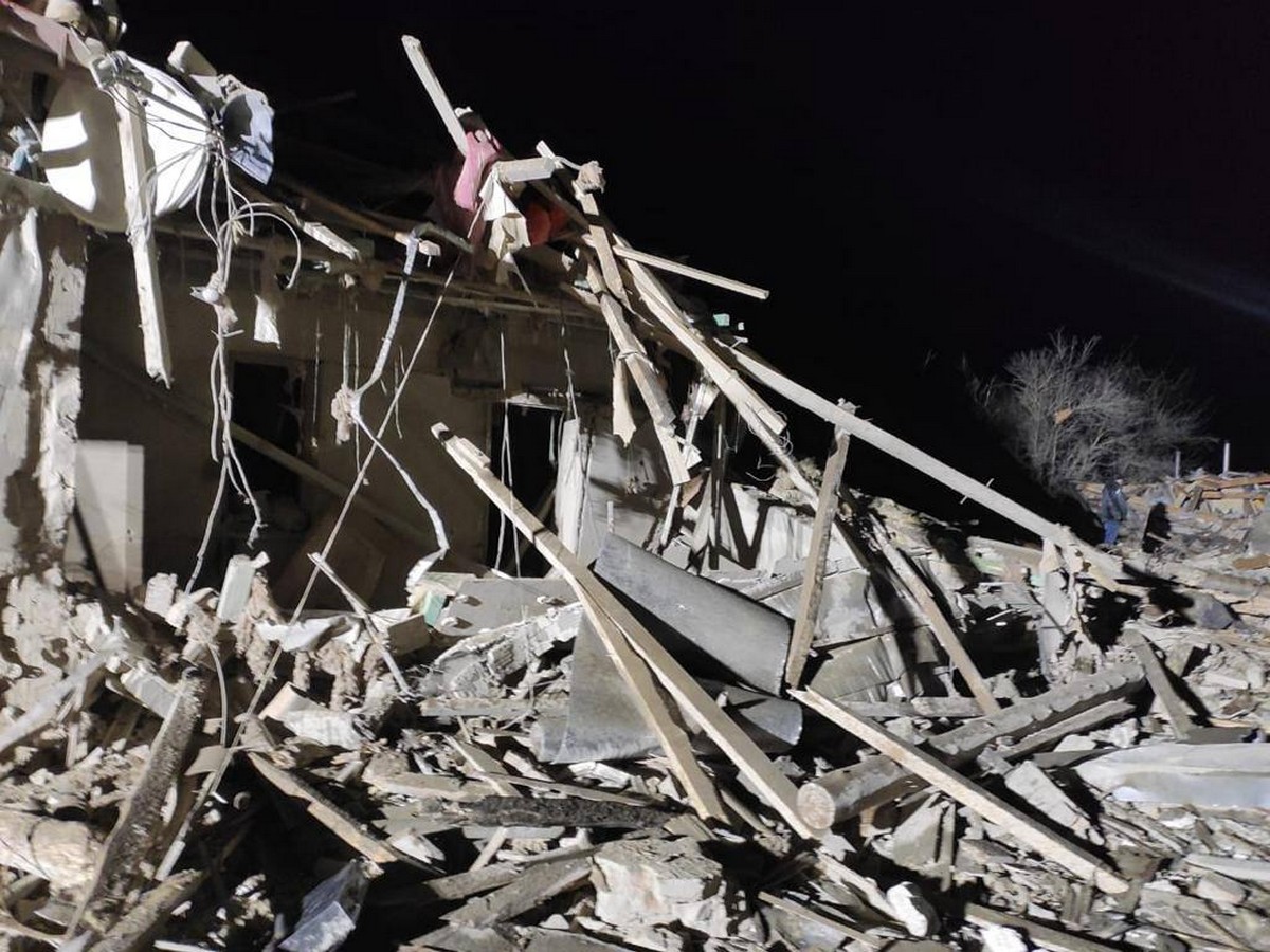 Тяжка ніч: Зеленський показав фото наслідків ракетної атаки 9 березня